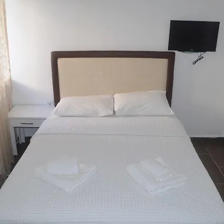 Lacivert 3* Ayvalı