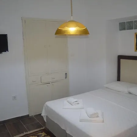 Lacivert Ayvalı