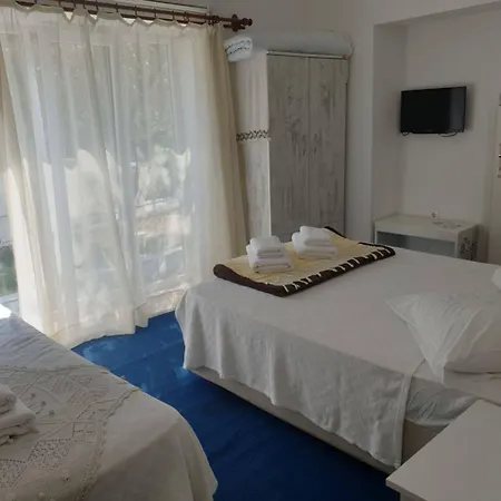 Lacivert 酒店 Ayvalı